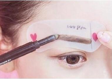 學(xué)360°畫眉大法，體驗(yàn)?zāi)蠈帉I(yè)彩妝學(xué)校氛圍