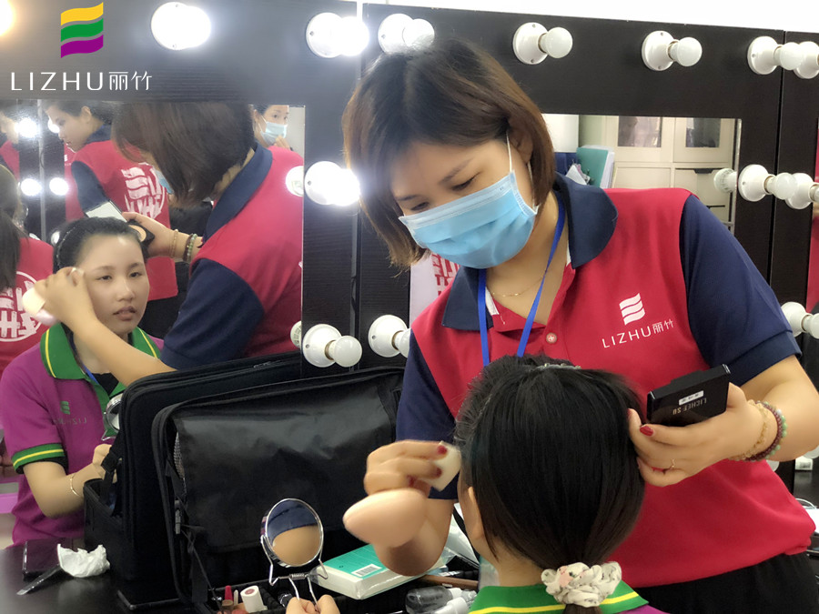 廣西美妝學(xué)校辯證：化妝對皮膚的傷害很大嗎？