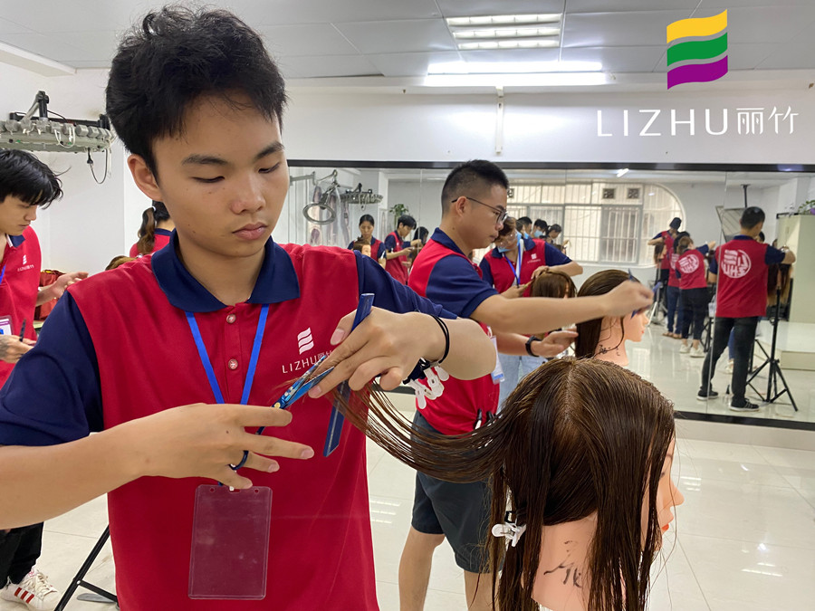 哪些人群需要打薄頭發(fā)？南寧學美發(fā)的學校為你解答