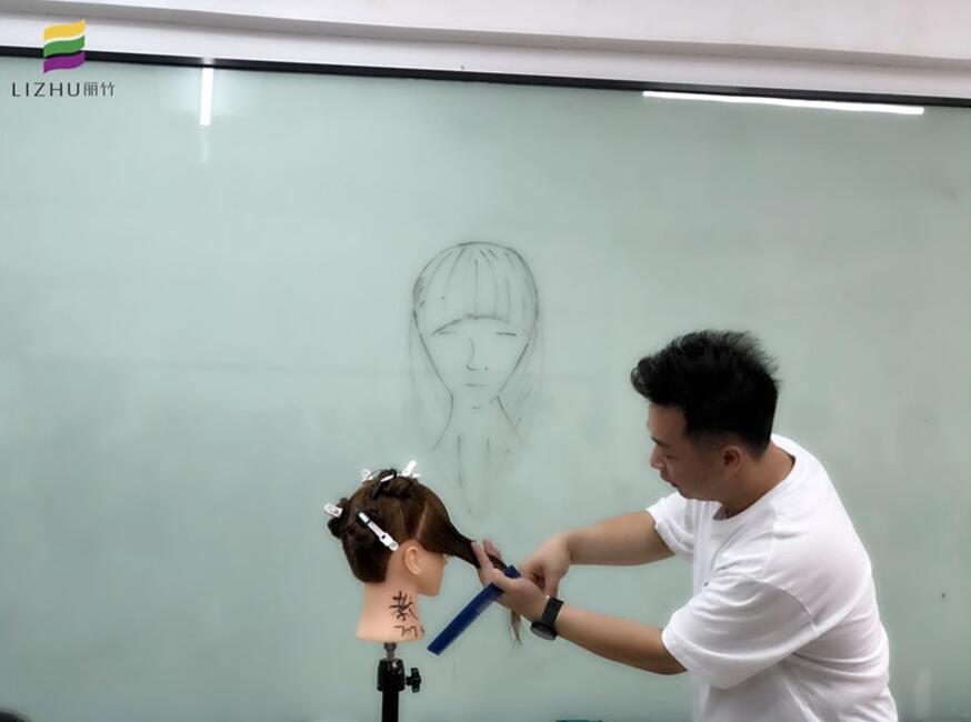 南寧專業(yè)美發(fā)學校叫你千萬別剪齊劉海