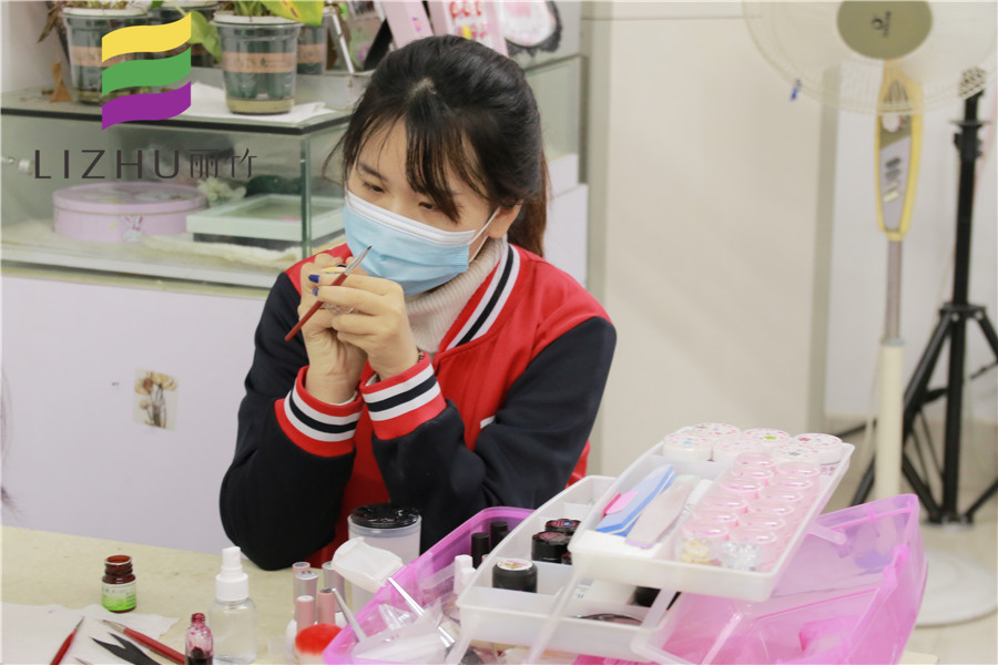 南寧美甲學(xué)校學(xué)子感言：因?yàn)閷I(yè)，所以我又“加報(bào)”了