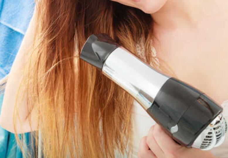 卷發(fā)怎么吹？廣西美發(fā)課程內(nèi)容里有