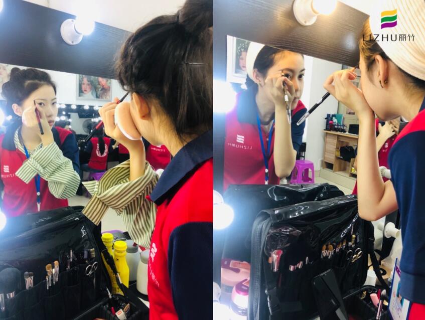 夏天脫妝怎么辦？南寧學(xué)化妝學(xué)校幫你解決