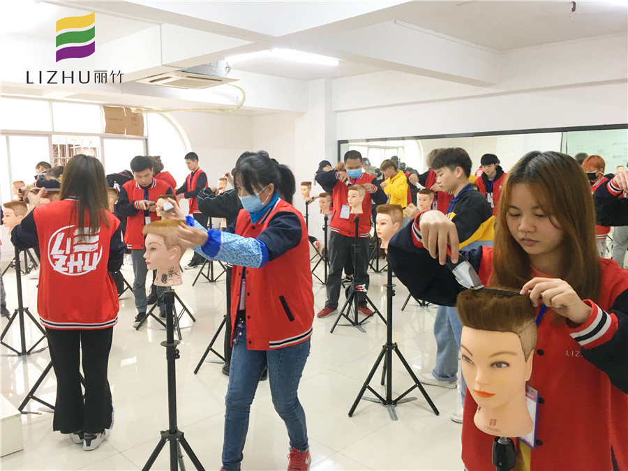 剪平頭的流程？南寧美發(fā)培訓(xùn)機構(gòu)總結(jié)好了