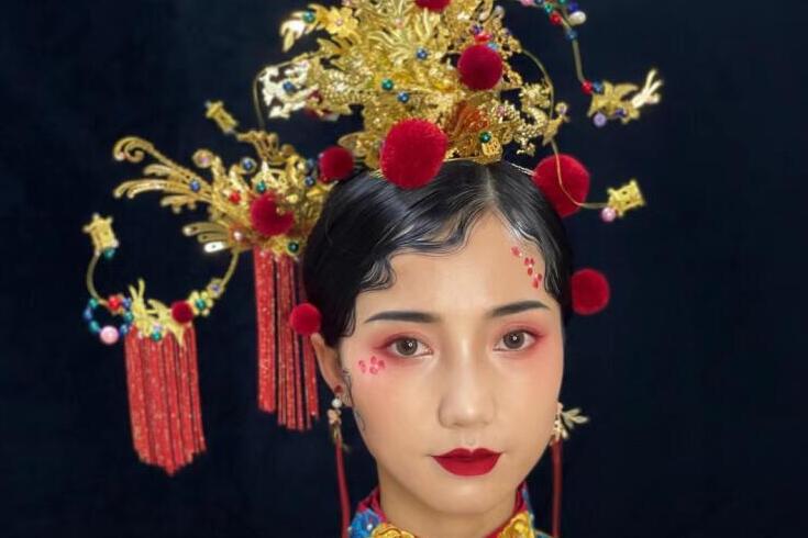 中式新娘造型，廣西彩妝造型學(xué)校作品