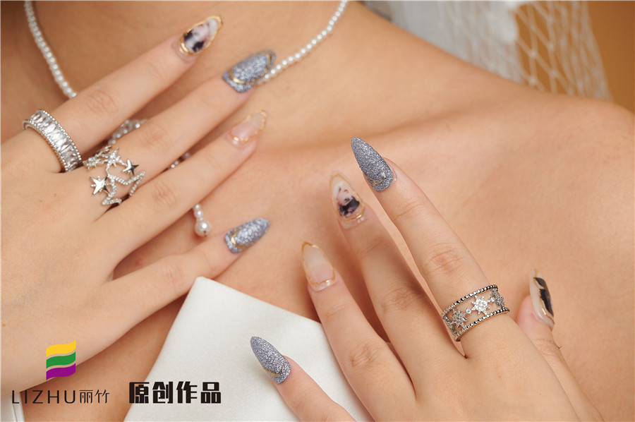 貼甲片能維持多久？廣西美甲基礎(chǔ)學(xué)校告訴你