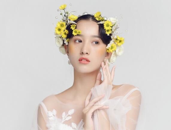 秋天適合哪種口紅色系？廣西專業(yè)化妝培訓(xùn)給你列清單