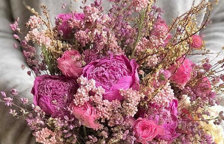 想知道干花怎么制作？來廣西插花培訓(xùn)班學(xué)習(xí)吧