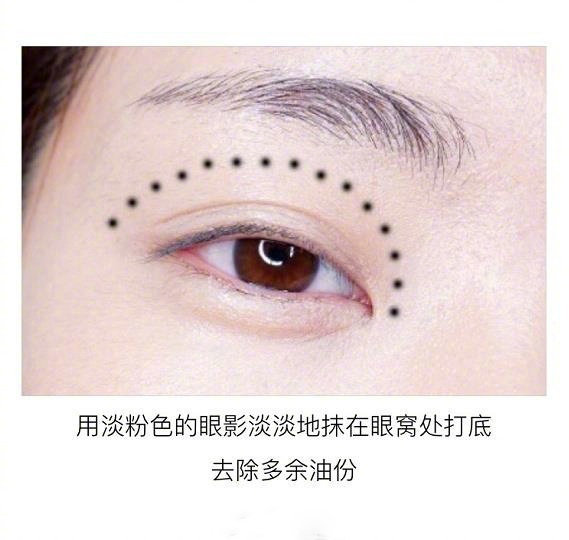 極簡(jiǎn)約會(huì)妝容教程，和南寧彩妝學(xué)校學(xué)起來