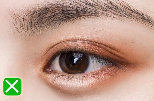 新手臥蠶教程，和南寧彩妝造型學(xué)校學(xué)起來?