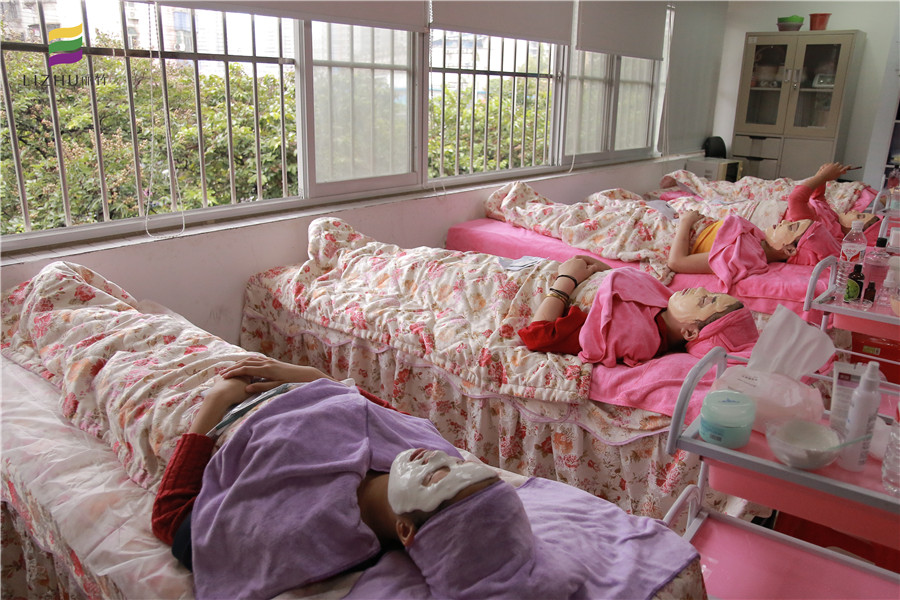 秋季如何補水保濕？廣西美容培訓班教你專業(yè)手法