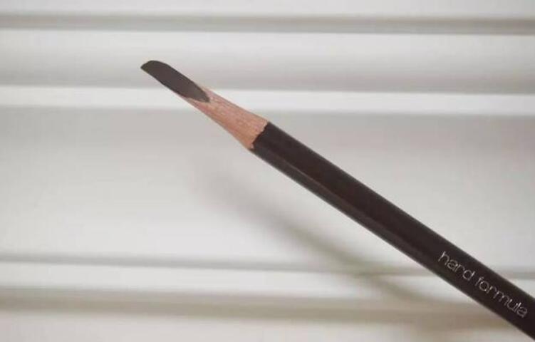 砍刀眉筆怎么快速上色？廣西學(xué)化妝的學(xué)校教你