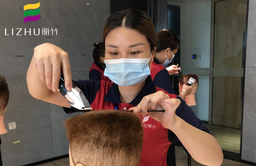 理發(fā)器的使用方法，南寧正規(guī)美發(fā)學習教你