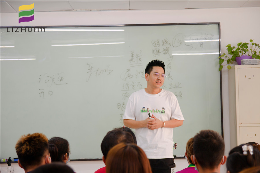 廣西美發(fā)學(xué)校哪家包工作？來(lái)麗竹美發(fā)就業(yè)宣講會(huì)吧