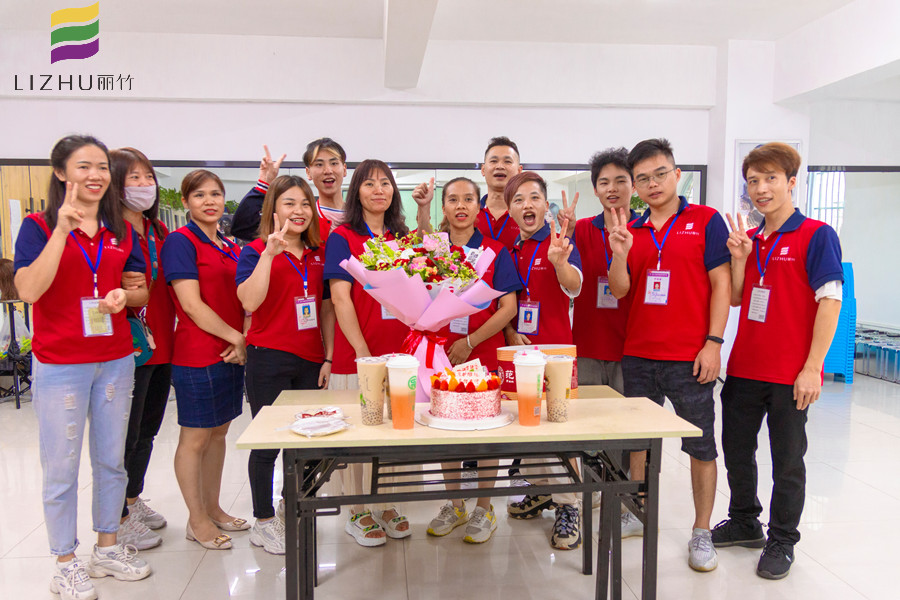 師恩難忘！南寧美發(fā)學(xué)校舉行畢業(yè)聚會