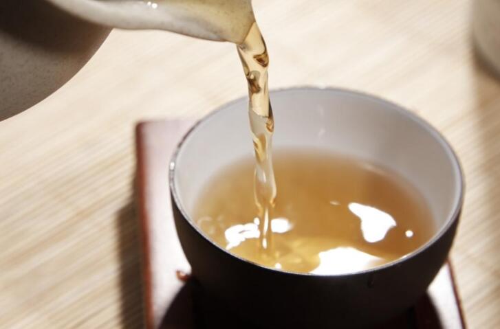 想喝茶養(yǎng)生？南寧美容學(xué)校提醒你4個(gè)注意事項(xiàng)