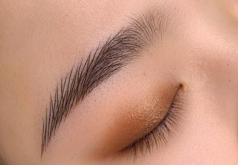 眉頭漸變不自然？南寧紋繡學(xué)習(xí)中心幫你分解