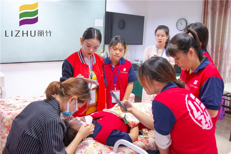 燙睫毛的步驟，廣西美甲美睫培訓班演示手法