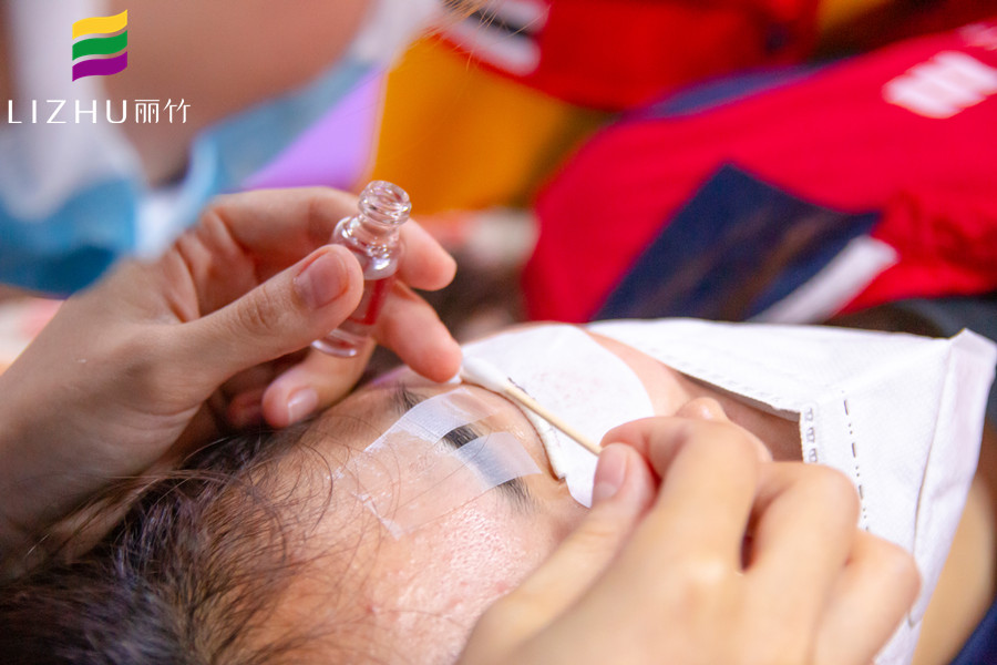 南寧美甲美睫學校：燙睫毛的步驟