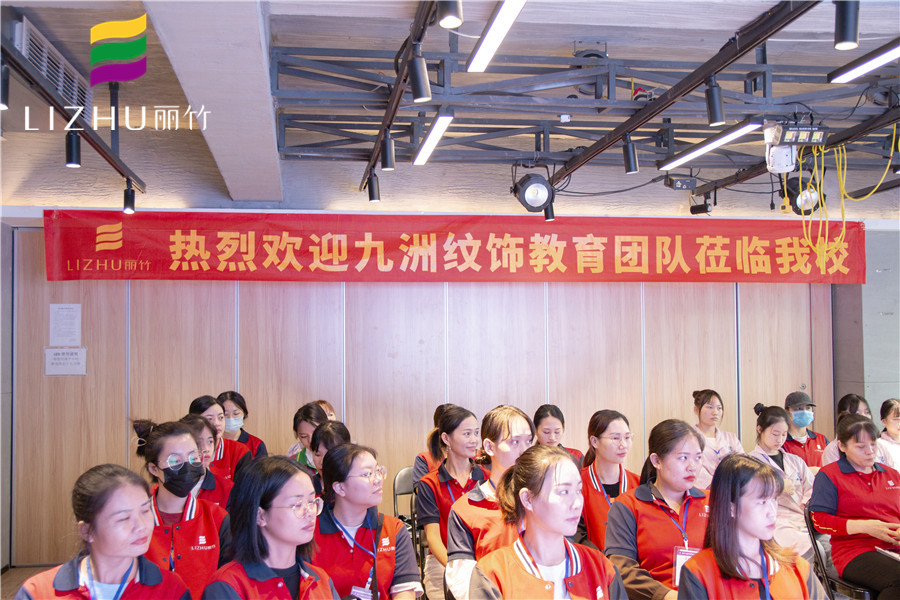 南寧紋繡學(xué)?！案?級(jí)感眉眼唇精修班”火爆開班