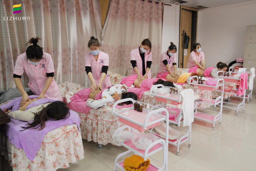 美容師如何練習自己的手？南寧學美容教你