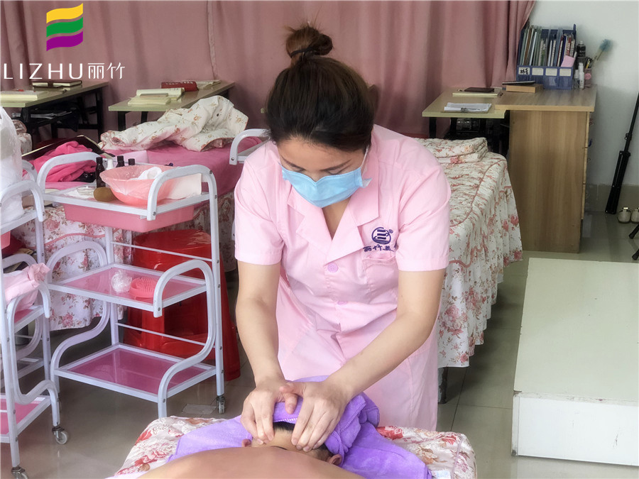 美容學子感言：這就是為人師表該有的樣子！