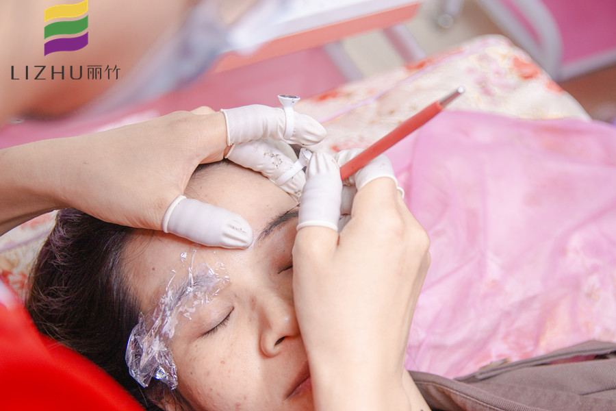 可以讓紋眉變淡的方法，麗竹紋繡學校教你