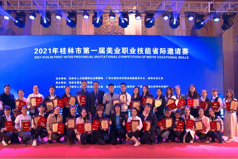 麗竹學(xué)校出征桂林美業(yè)大賽稱霸全場