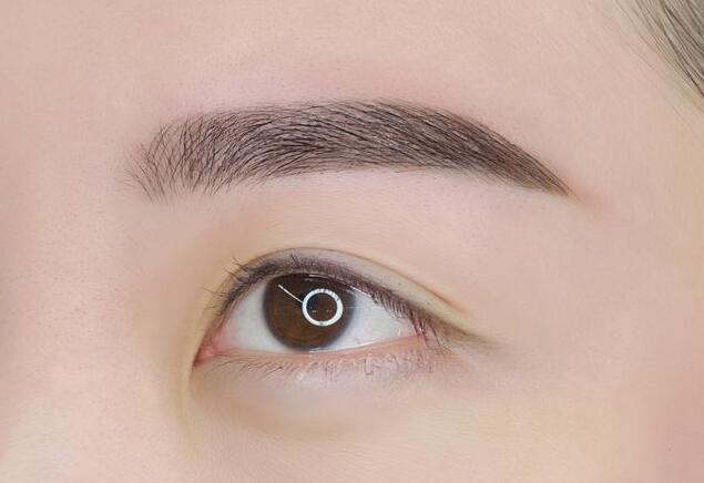 霧眉做完為什么發(fā)紅？南寧專業(yè)紋繡學(xué)校給你解釋