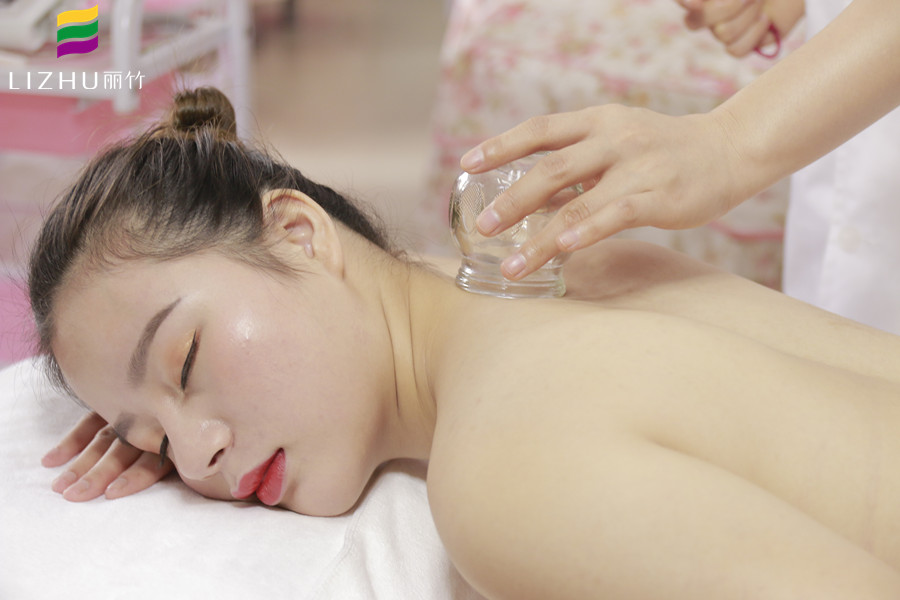 拔罐的注意事項，南寧美容師培訓(xùn)學(xué)校必學(xué)課程