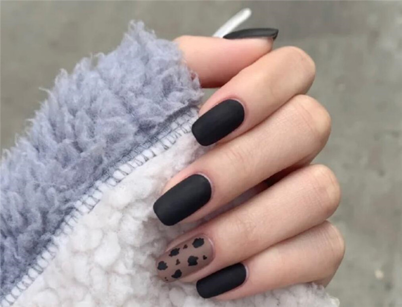 暗黑甜酷系美甲，展現(xiàn)廣西美甲培訓(xùn)哪家實(shí)力強(qiáng)
