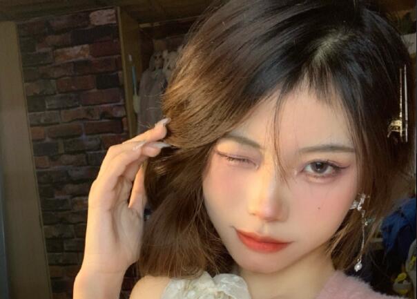 如何修飾大鼻頭？南寧教彩妝的機(jī)構(gòu)分享教程