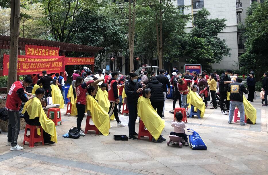 南寧學美發(fā)有實踐嗎？來看麗竹美發(fā)學校社區(qū)理發(fā)活動