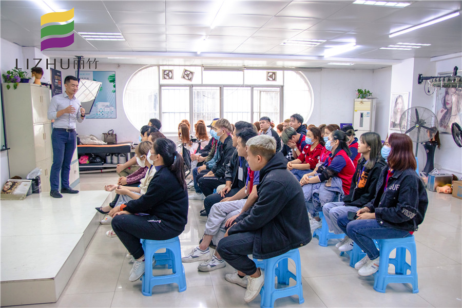 廣西學(xué)美發(fā)好找工作嗎？來(lái)看麗竹學(xué)校就業(yè)宣講會(huì)