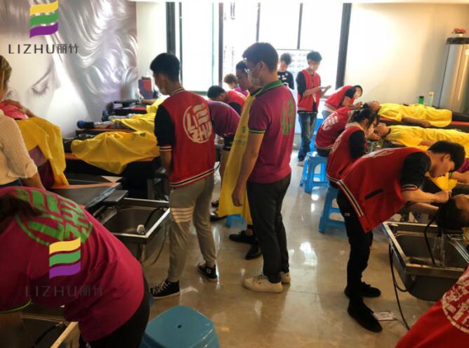 不怕掉發(fā)的洗頭方式，廣西美發(fā)培訓分享