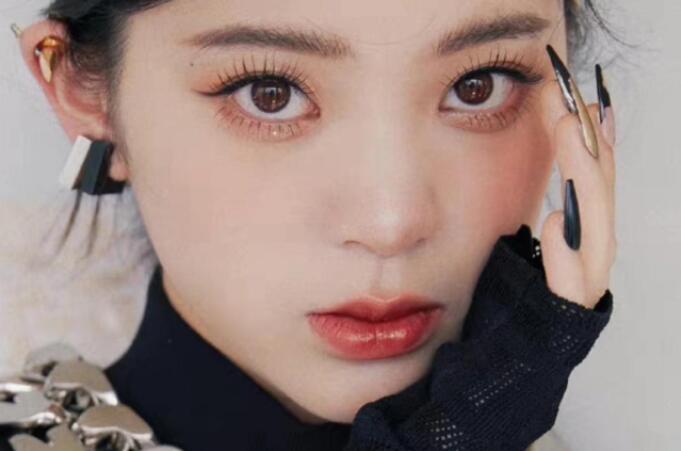 學(xué)小鹿感財閥千金”仿妝，知南寧學(xué)化妝哪家?guī)熧Y強_