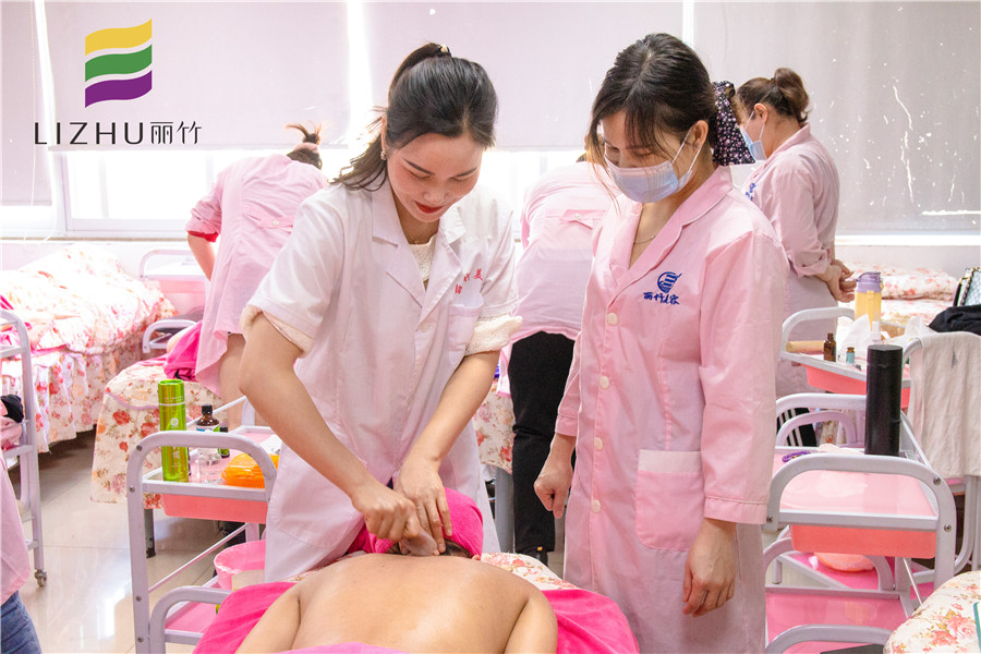 背部按摩知多少？廣西排名前十美容學(xué)校告訴你