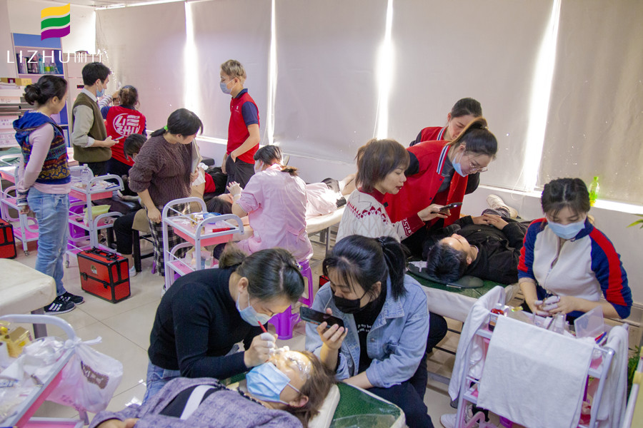 如何應(yīng)付顧客砍價(jià)紋繡技巧，麗竹紋繡學(xué)校教你