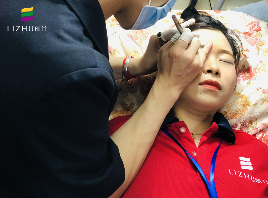 紋繡后眉毛發(fā)癢應對方法（上），南寧紋繡護理