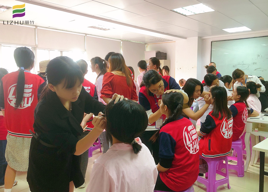 紋繡不同部位能保持多久？南寧專業(yè)紋繡培訓學校為你講解