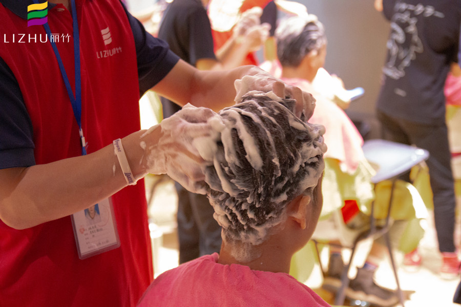 頭發(fā)干枯毛躁怎么辦？廣西美發(fā)護理技巧大放送