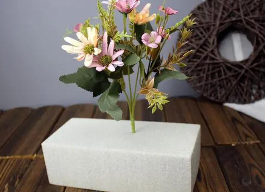 插花需要哪些材料？南寧婚慶花藝培訓(xùn)學(xué)校幫你盤(pán)點(diǎn)