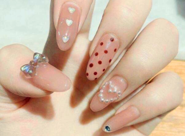 浪漫裸色美甲推薦，廣西美甲網(wǎng)紅分享