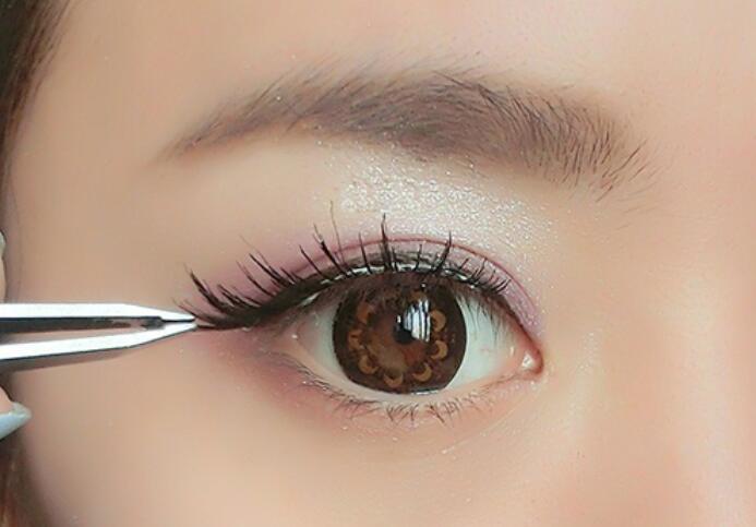 嫁接睫毛有什么好處？南寧美睫紋繡學(xué)校分享