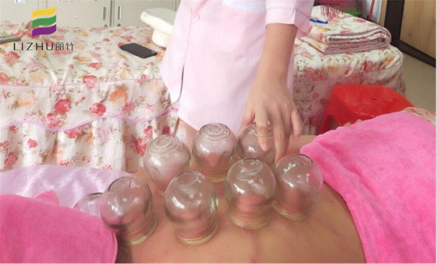 女人拔火罐的好處，廣西美容培學院專業(yè)課程介紹