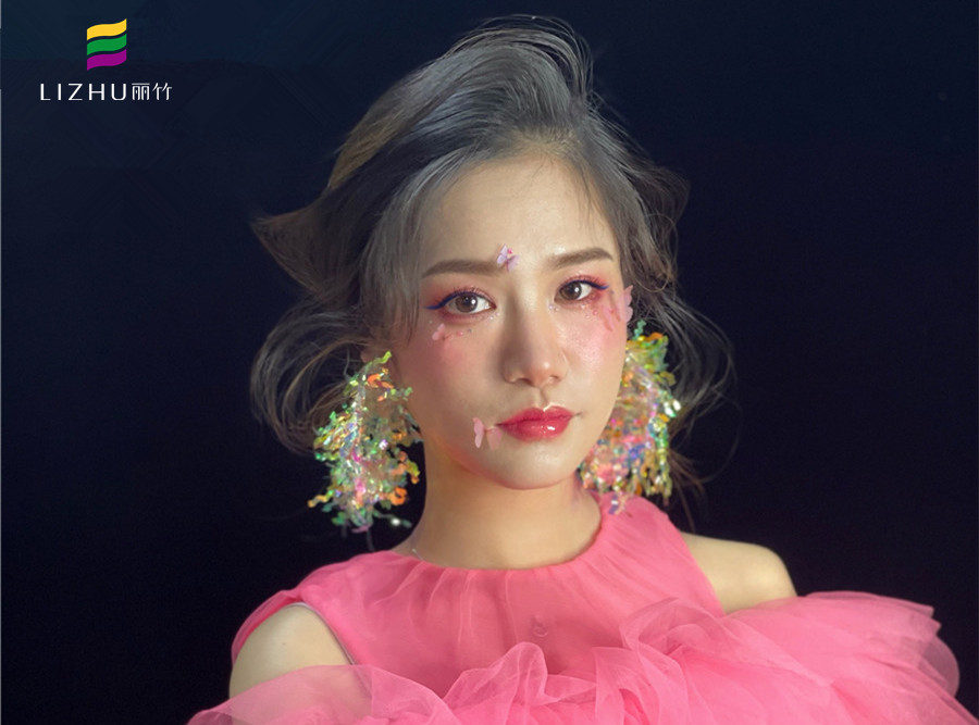 新娘桃花妝造型，告訴你學(xué)新娘妝到哪里學(xué)