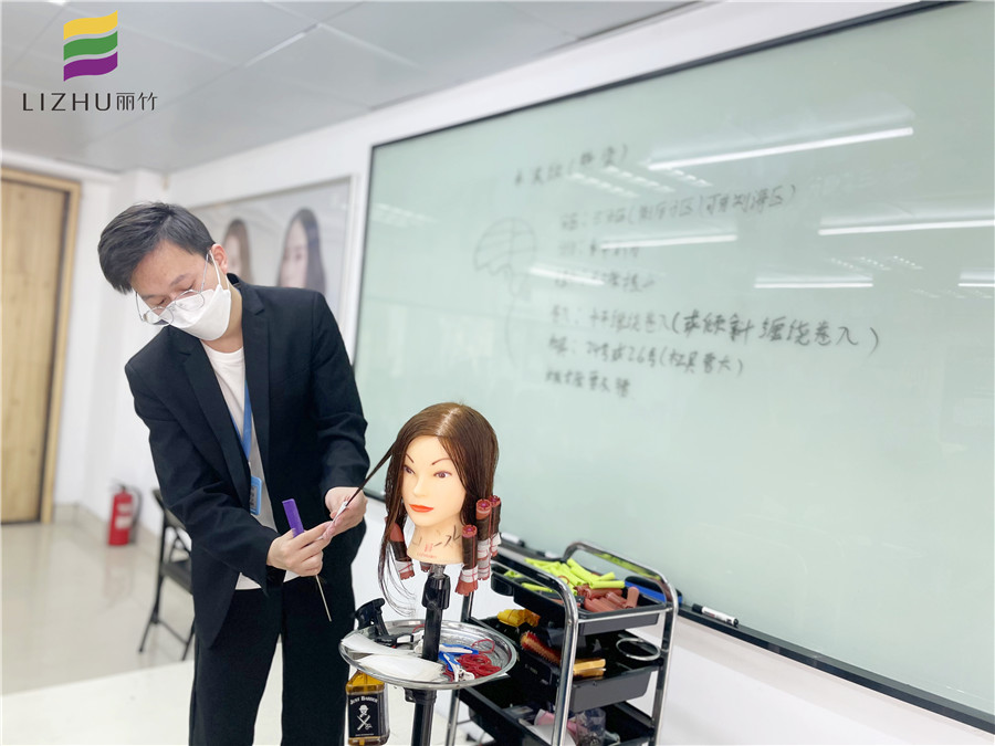 水波紋燙發(fā)實(shí)操，南寧美發(fā)職業(yè)培訓(xùn)