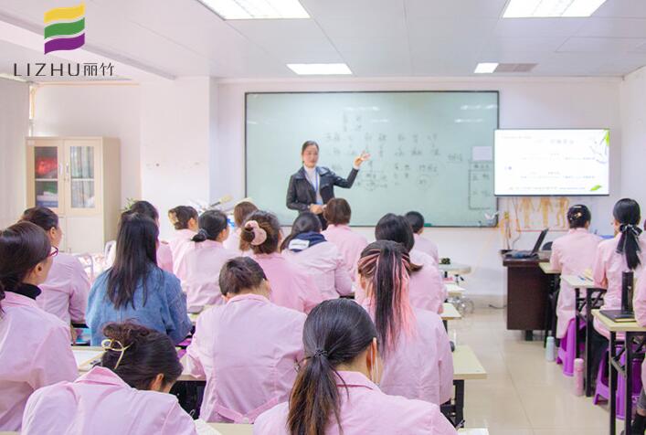 美容學理論知識重要嗎？廣西專業(yè)美容培訓告訴你