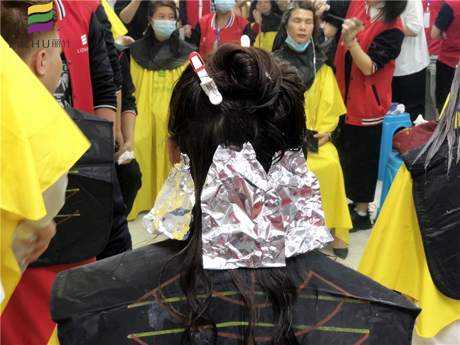 錫紙燙發(fā)能保持多久？南寧燙染一對一教學(xué)給你專業(yè)技術(shù)