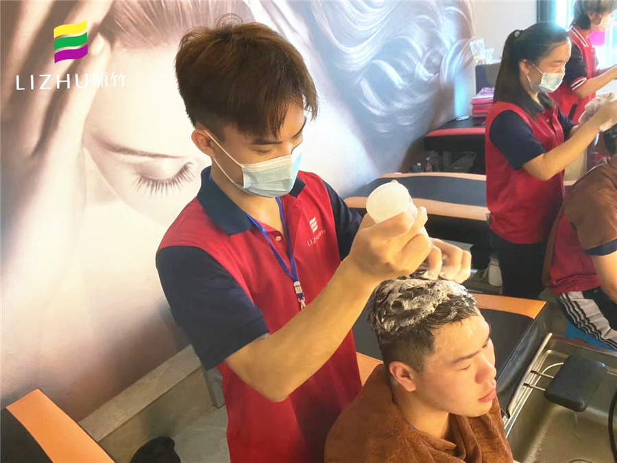 中式洗頭與泰式洗頭的不同，南寧美發(fā)洗頭學(xué)校專(zhuān)業(yè)解答